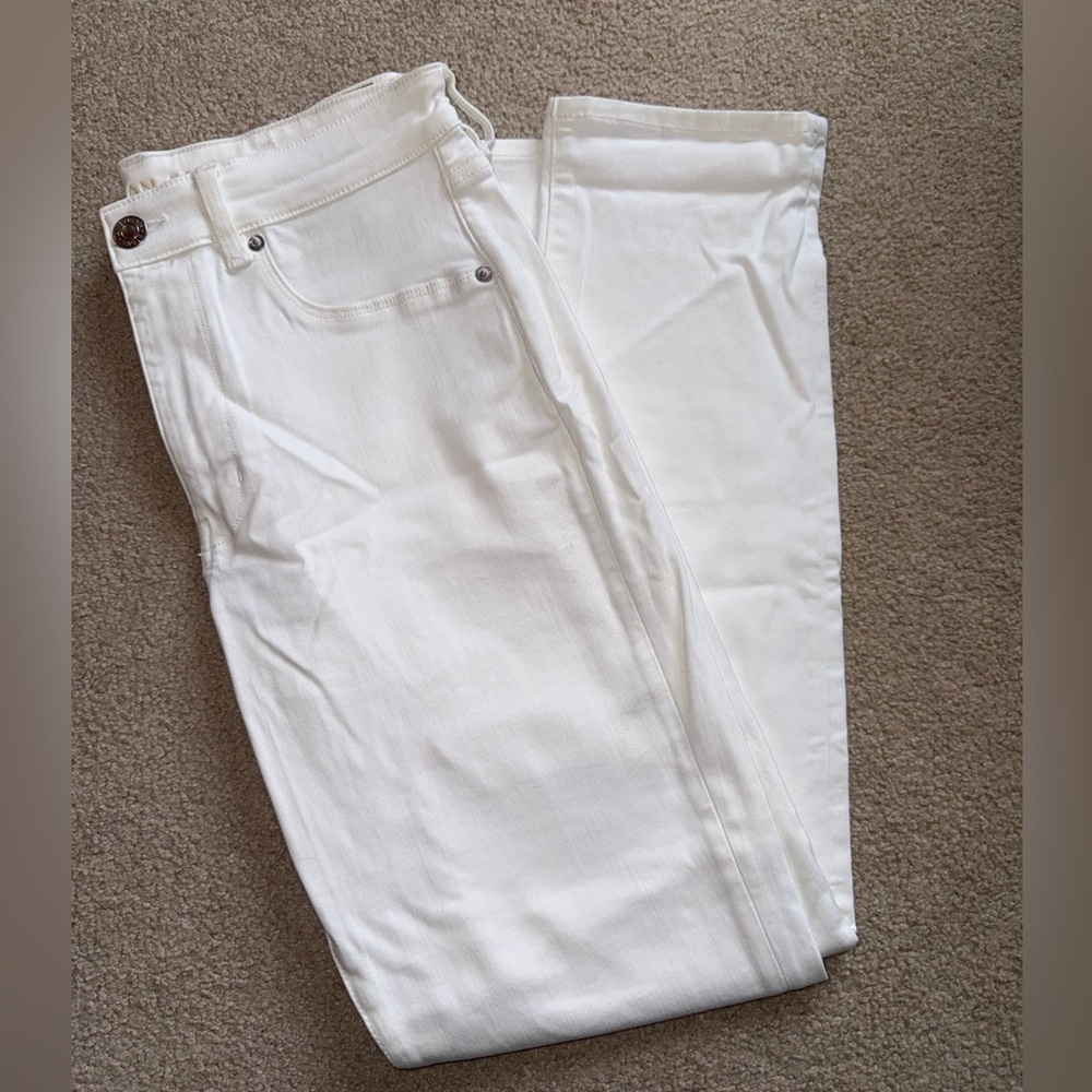 LIGHTLY USED: American Eagle Women’s Classic White Mid-Rise Jeans